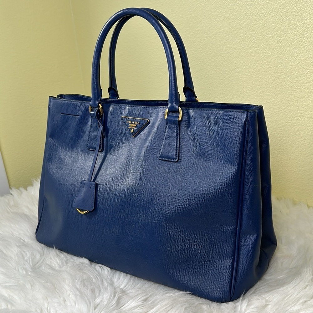 💯Authentic Prada Saffiano Lux Galleria Tote🍀 - Picture 4 of 17
